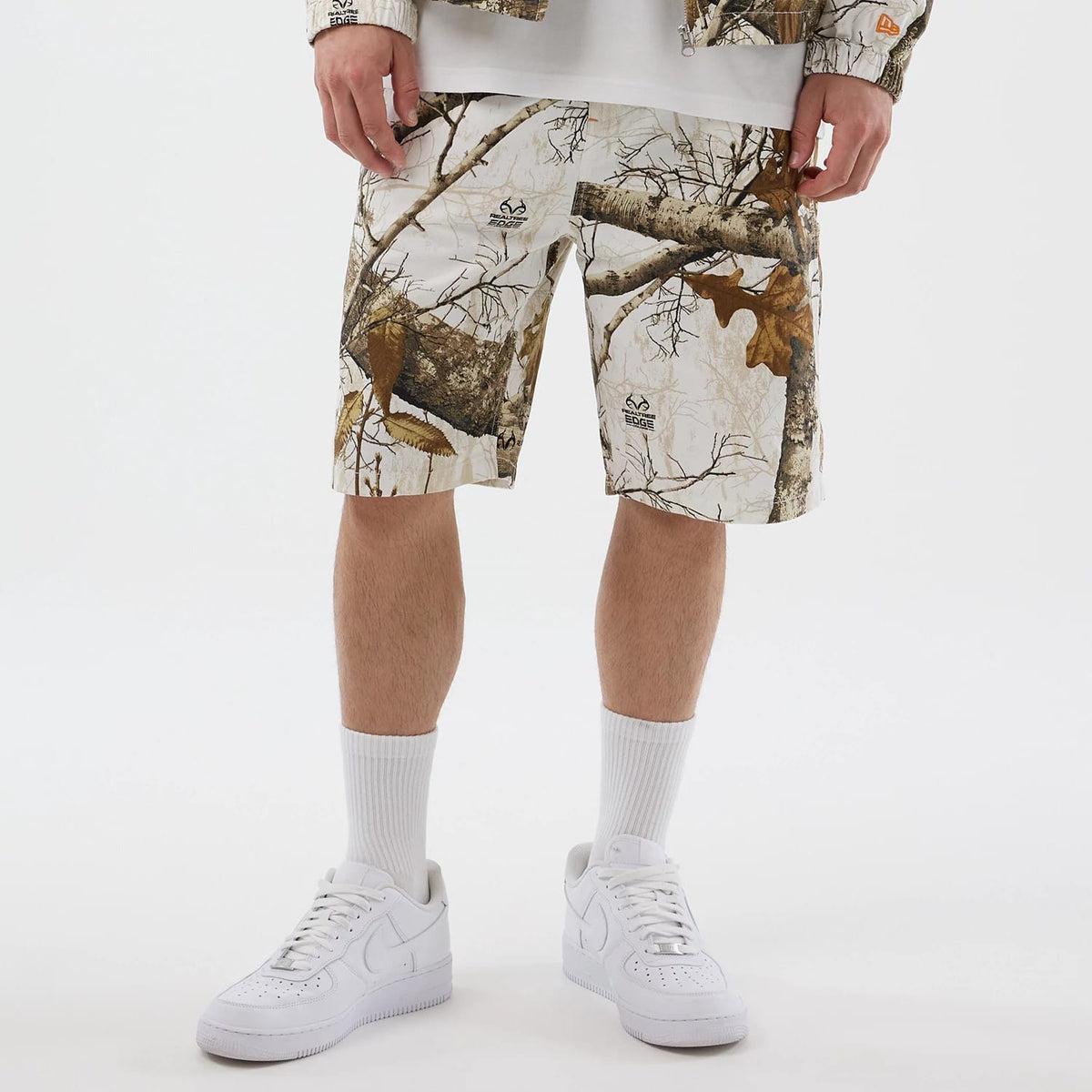 New Era Earthy Skin Real Tree Snow Oversized Shorts-kentox