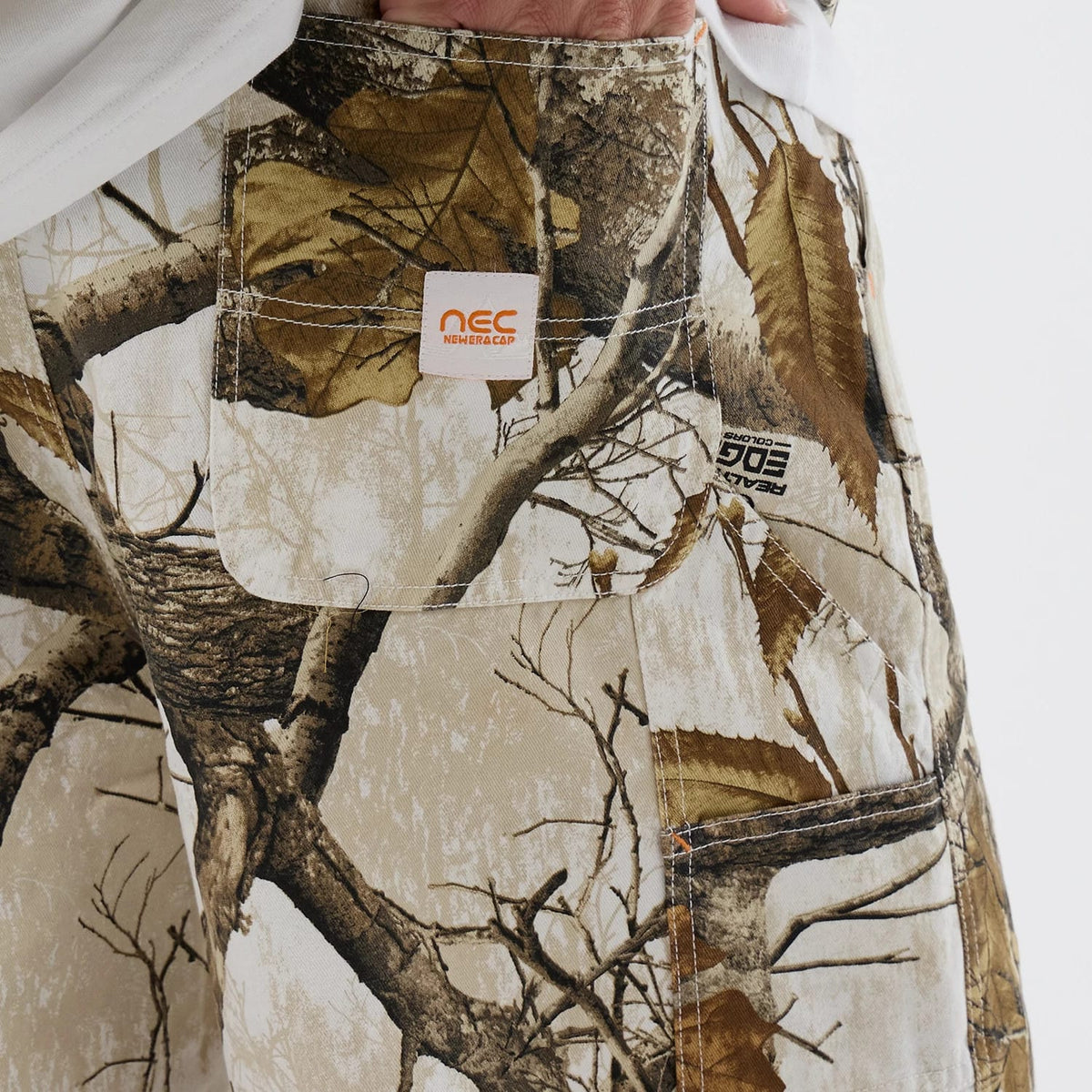 New Era Earthy Skin Real Tree Snow Oversized Shorts-kentox