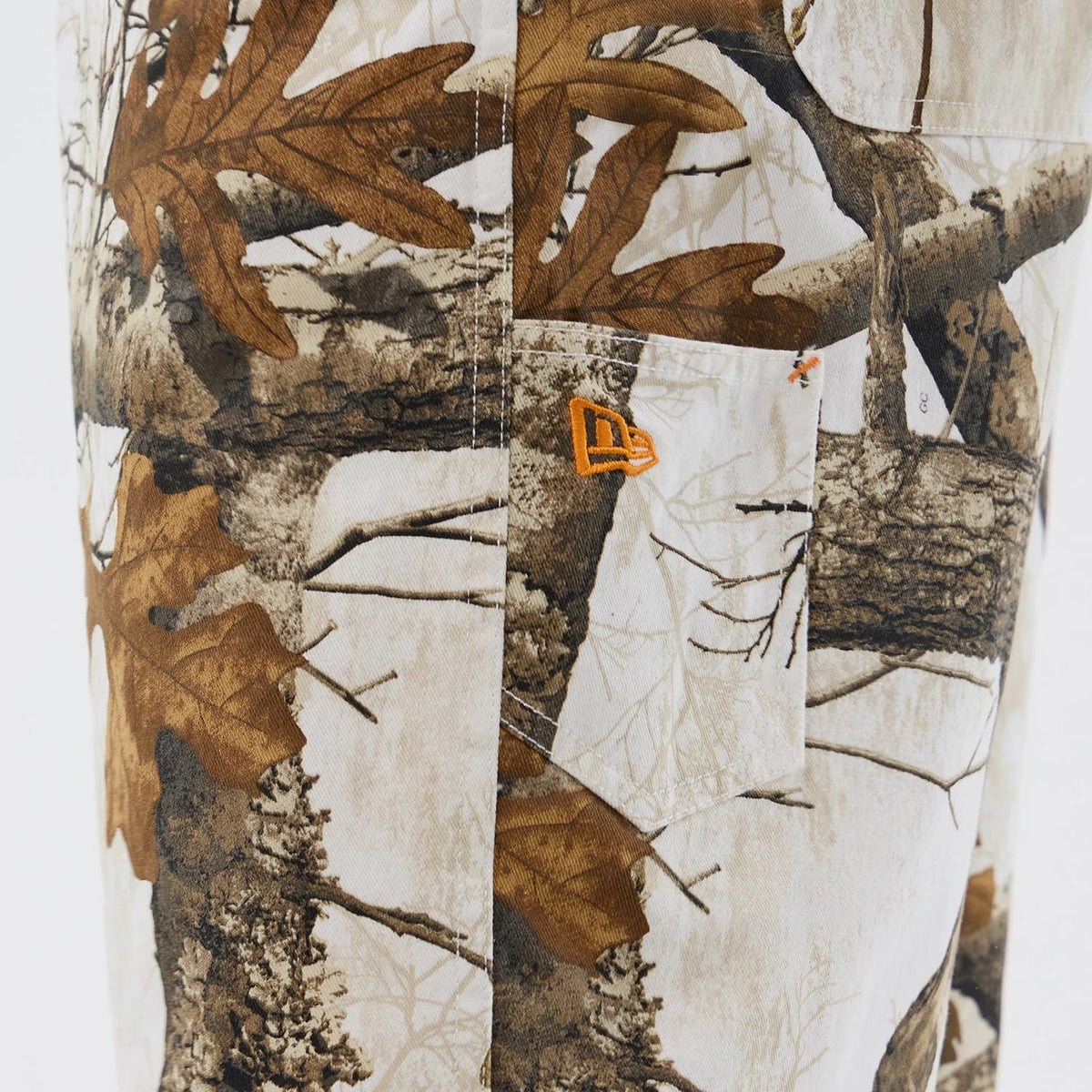 New Era Earthy Skin Real Tree Snow Oversized Shorts-kentox