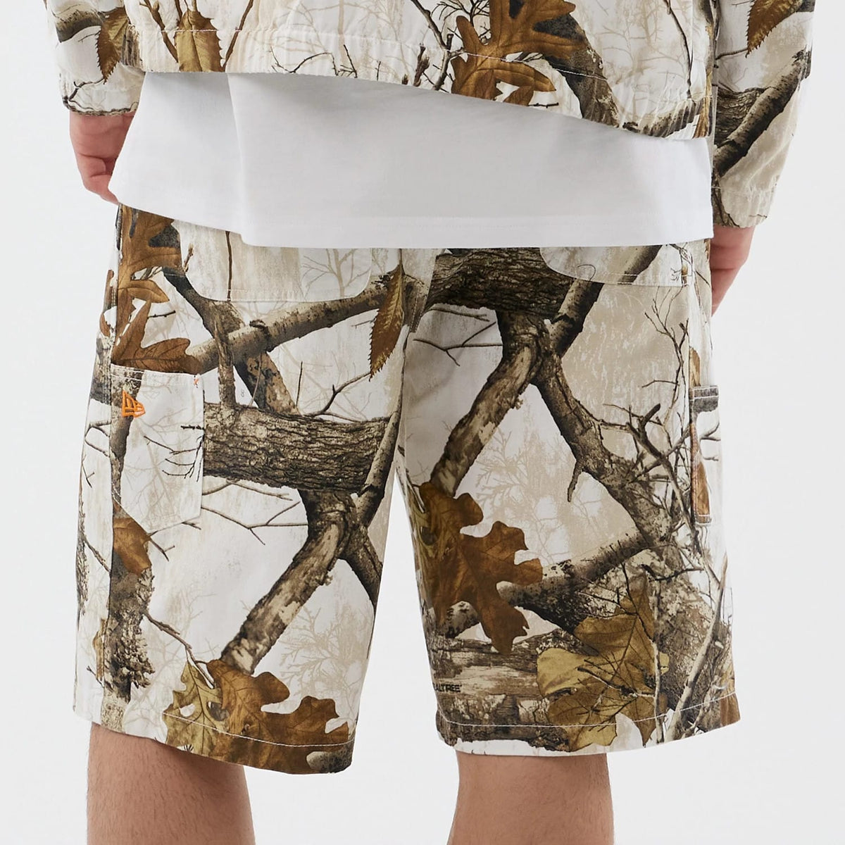New Era Earthy Skin Real Tree Snow Oversized Shorts-kentox