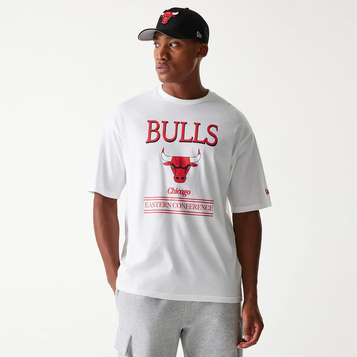 Chicago Bulls NBA Team Graphic White Oversized T-Shirt-kentox