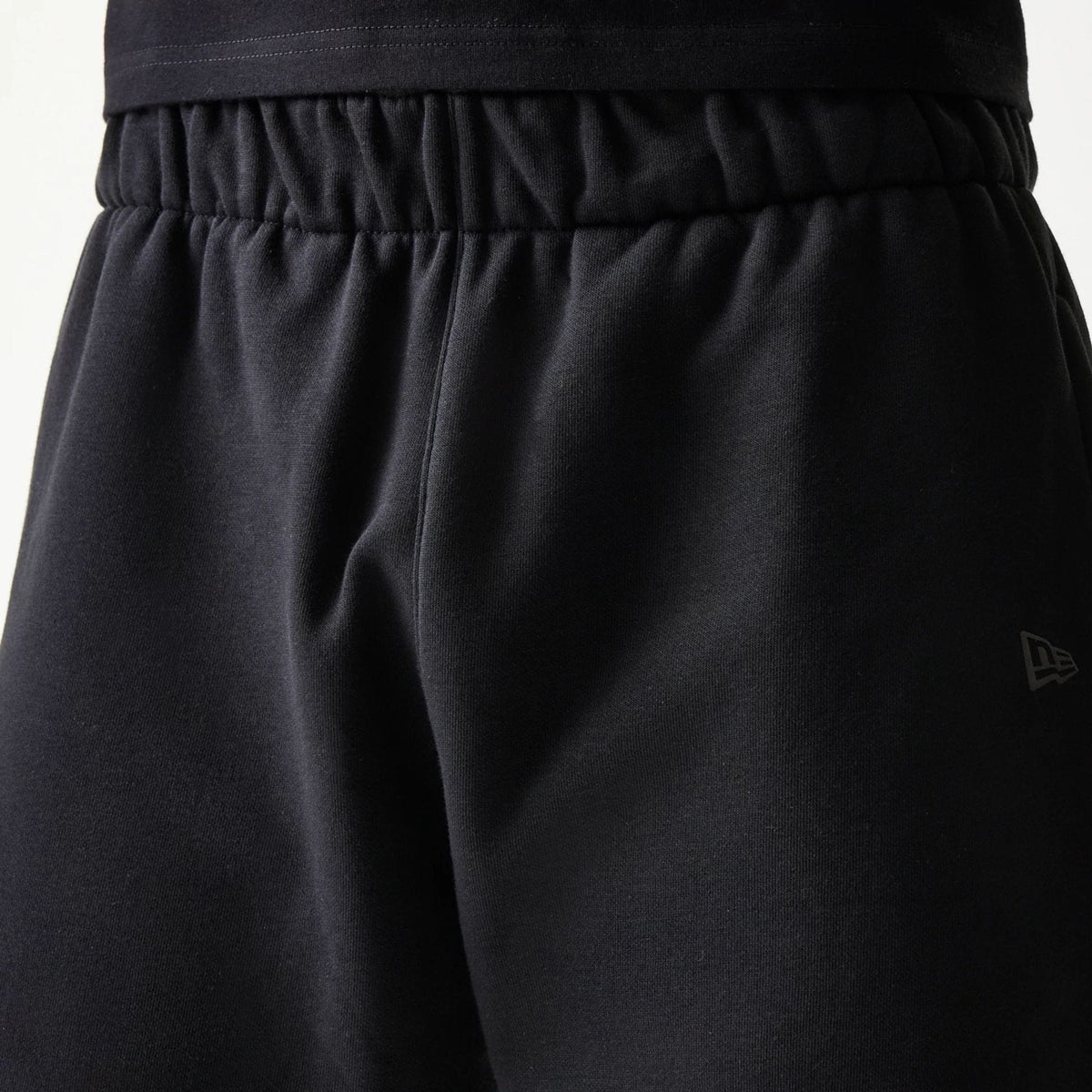 New Era Tech Black Shorts-kentox