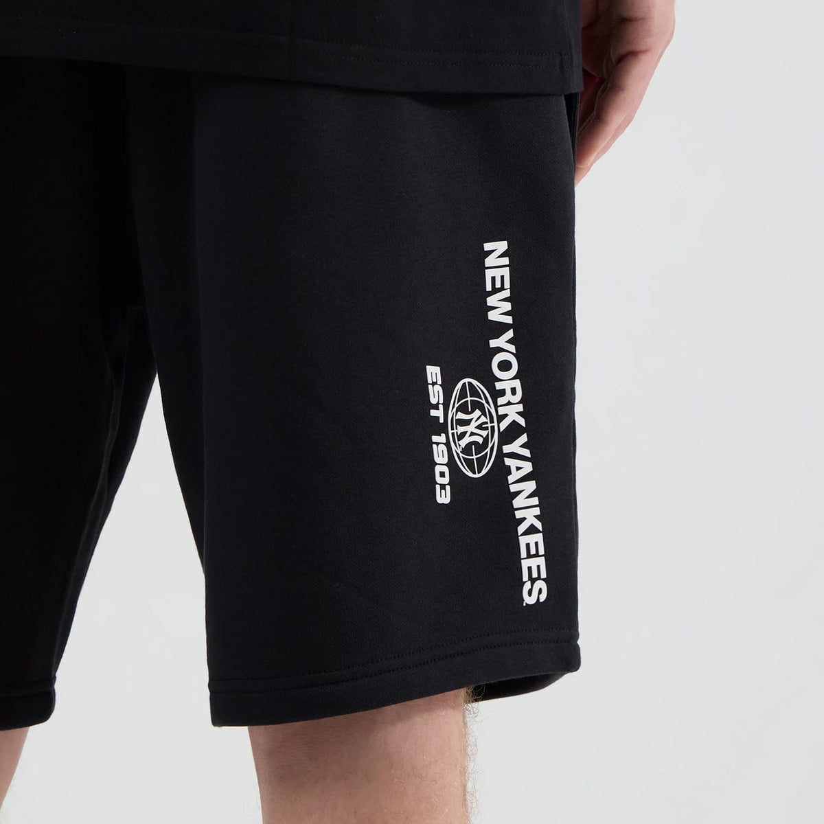 New York Yankees MLB Logo Graphic Black Oversized Shorts-kentox